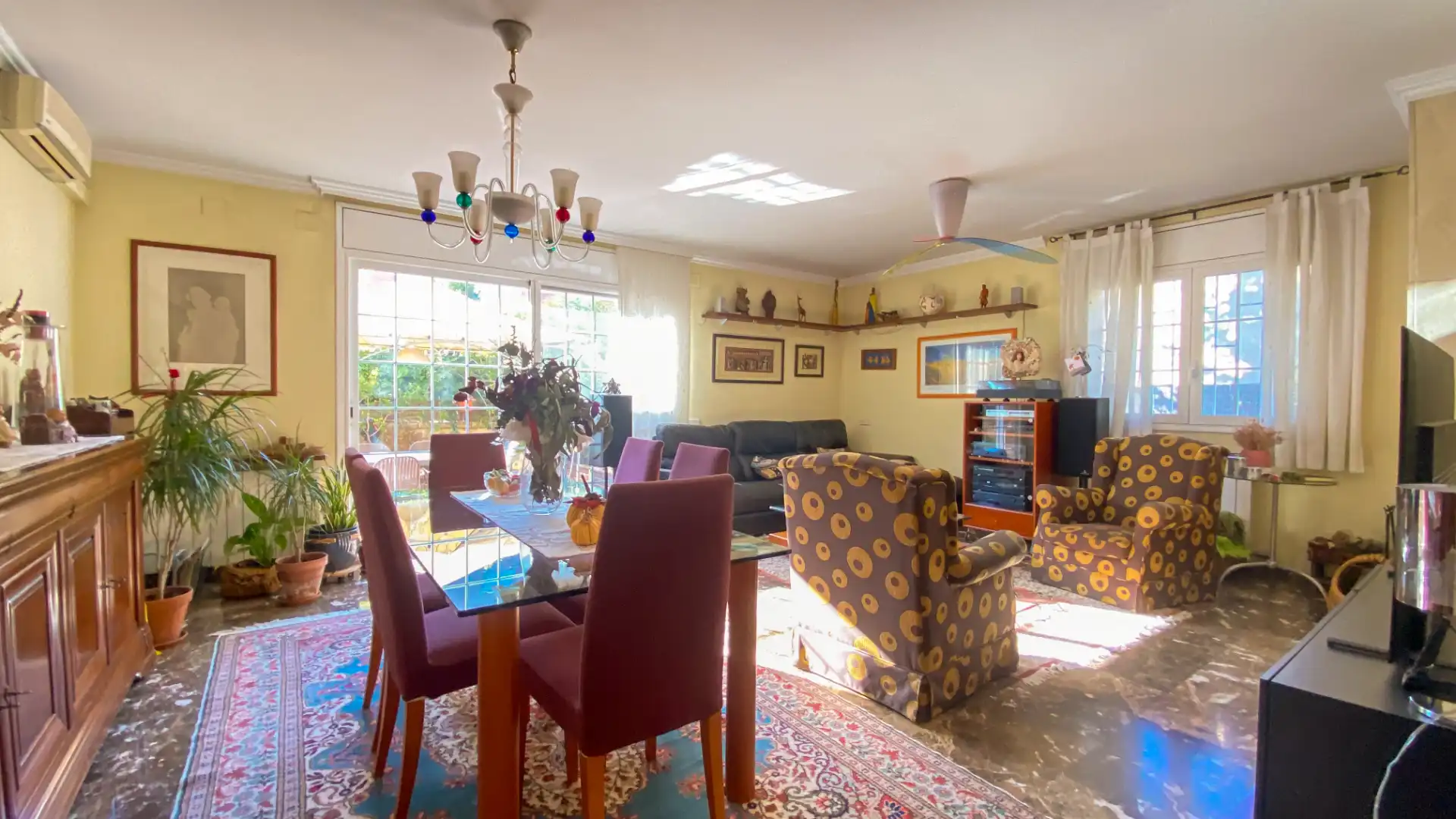 Comedor de Casa adosada en venta en Cerdanyola del Vallès con Aire acondicionado, Calefacción y Jardín privado
