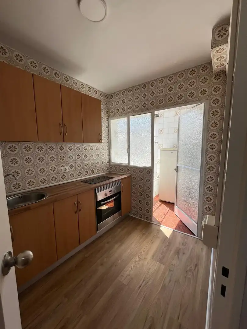 Cuina de Pis de lloguer en Córdoba amb Parquet, Terrassa i Moblat