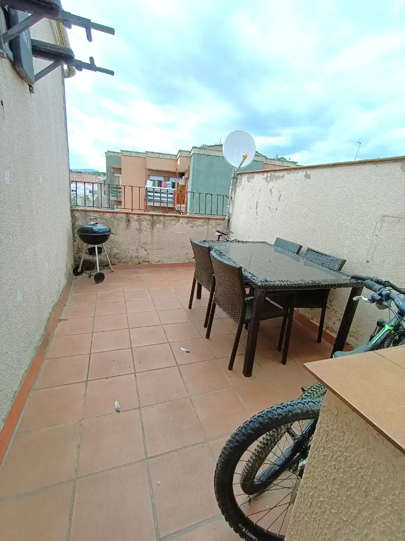 Terrasse von Wohnung zum Verkauf in Manlleu mit Klimaanlage, Heizung und Parkett