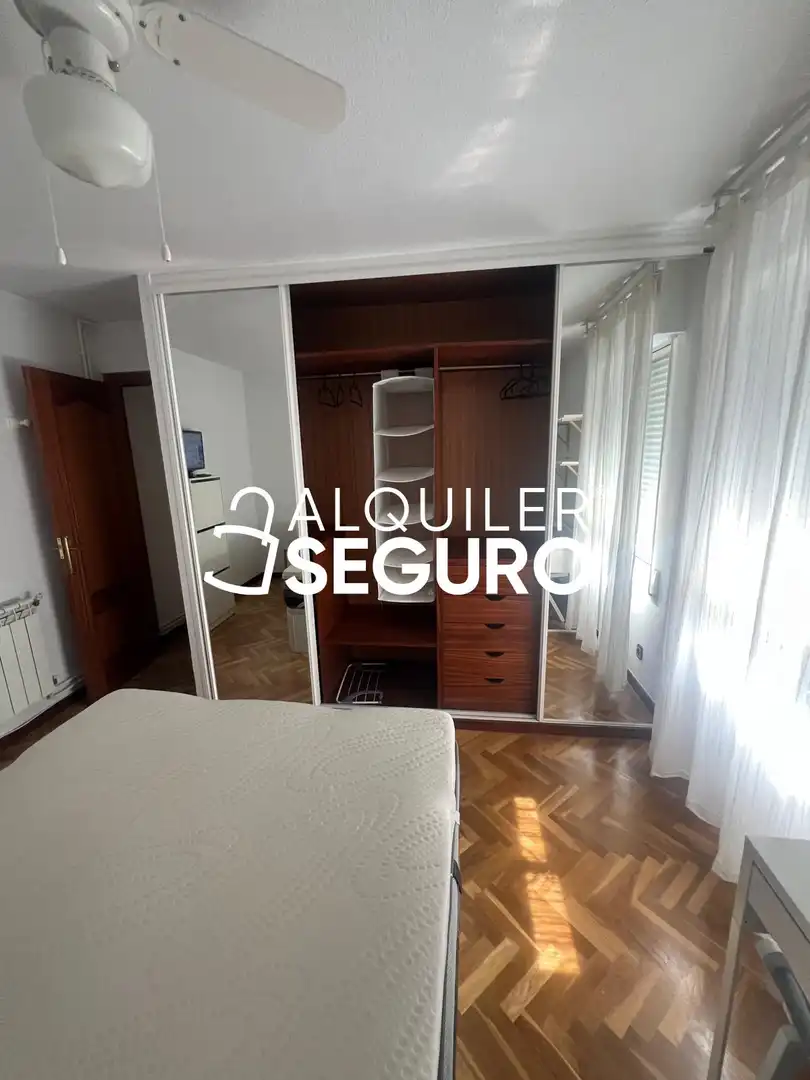 Bedroom of Flat for rent in Madrid  with Air Conditioner, Heating and Terrace
