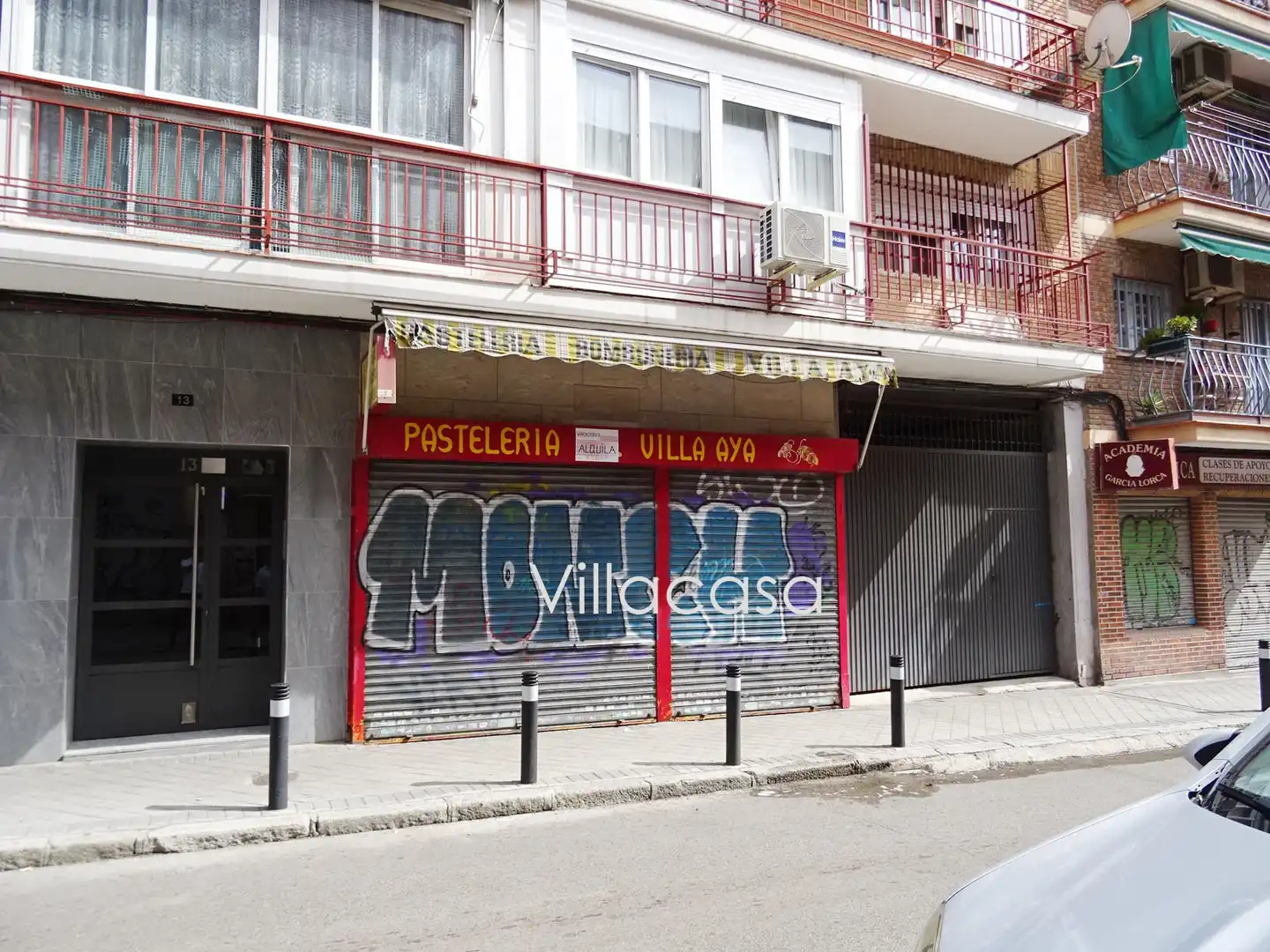 Local comercial en alquiler en Calle del Monte Aya 13