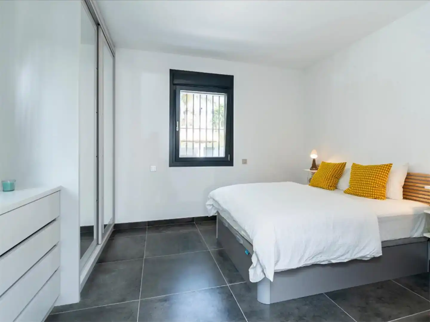 Bedroom of Flat for rent in Nueva Andalucía