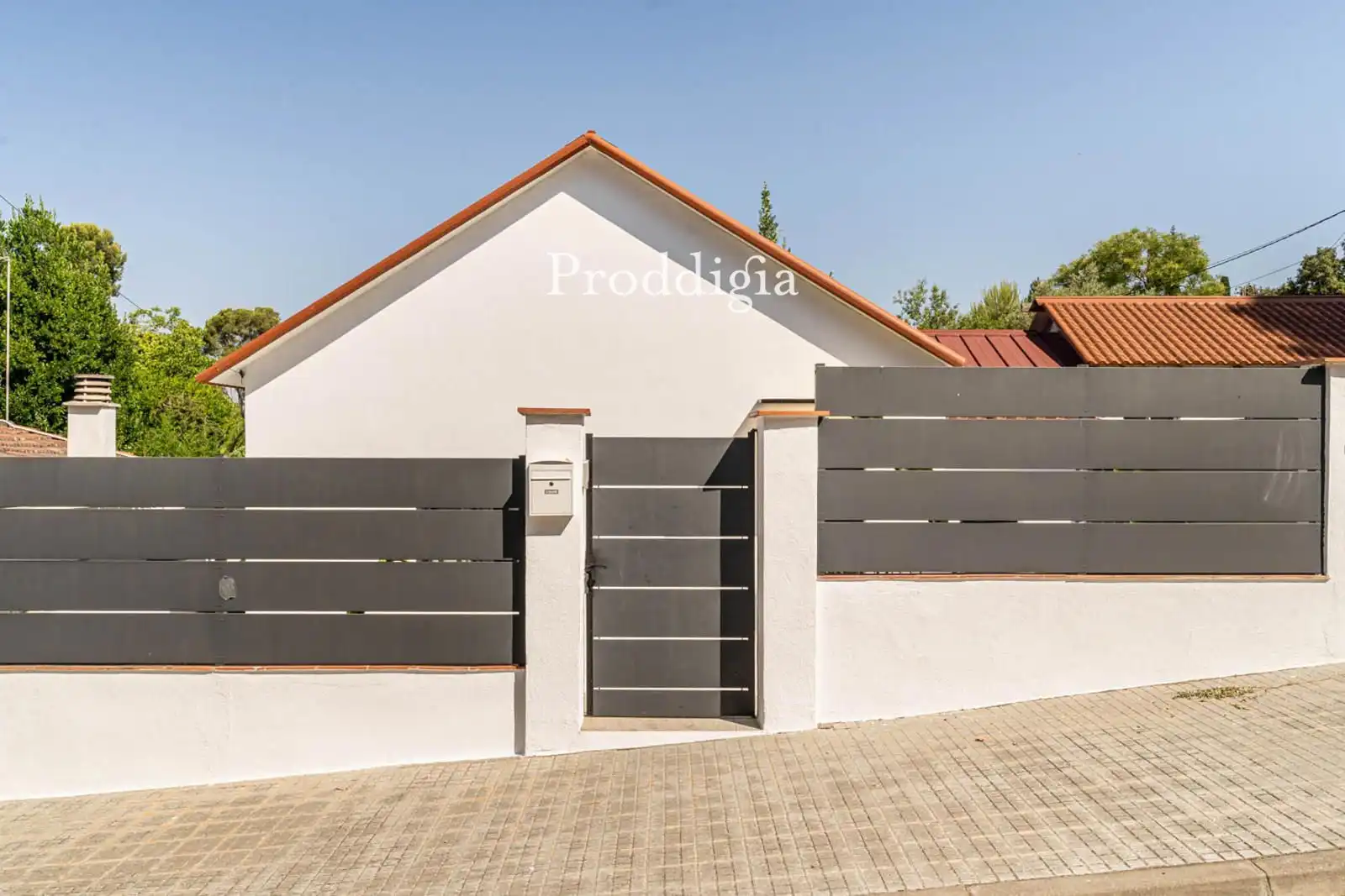 Exterior view of Houses for rent in Sant Cugat del Vallès  with Air Conditioner, Storage room and Swimming Pool