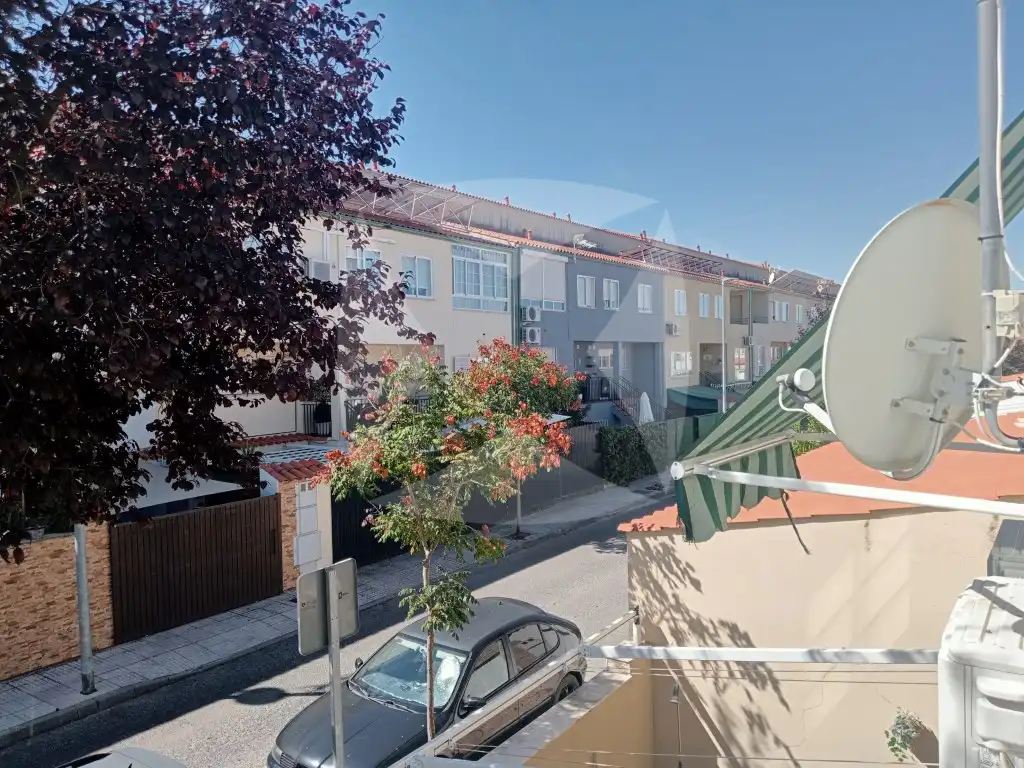 Vista exterior de Casa adosada en venda en Cáceres amb Terrassa