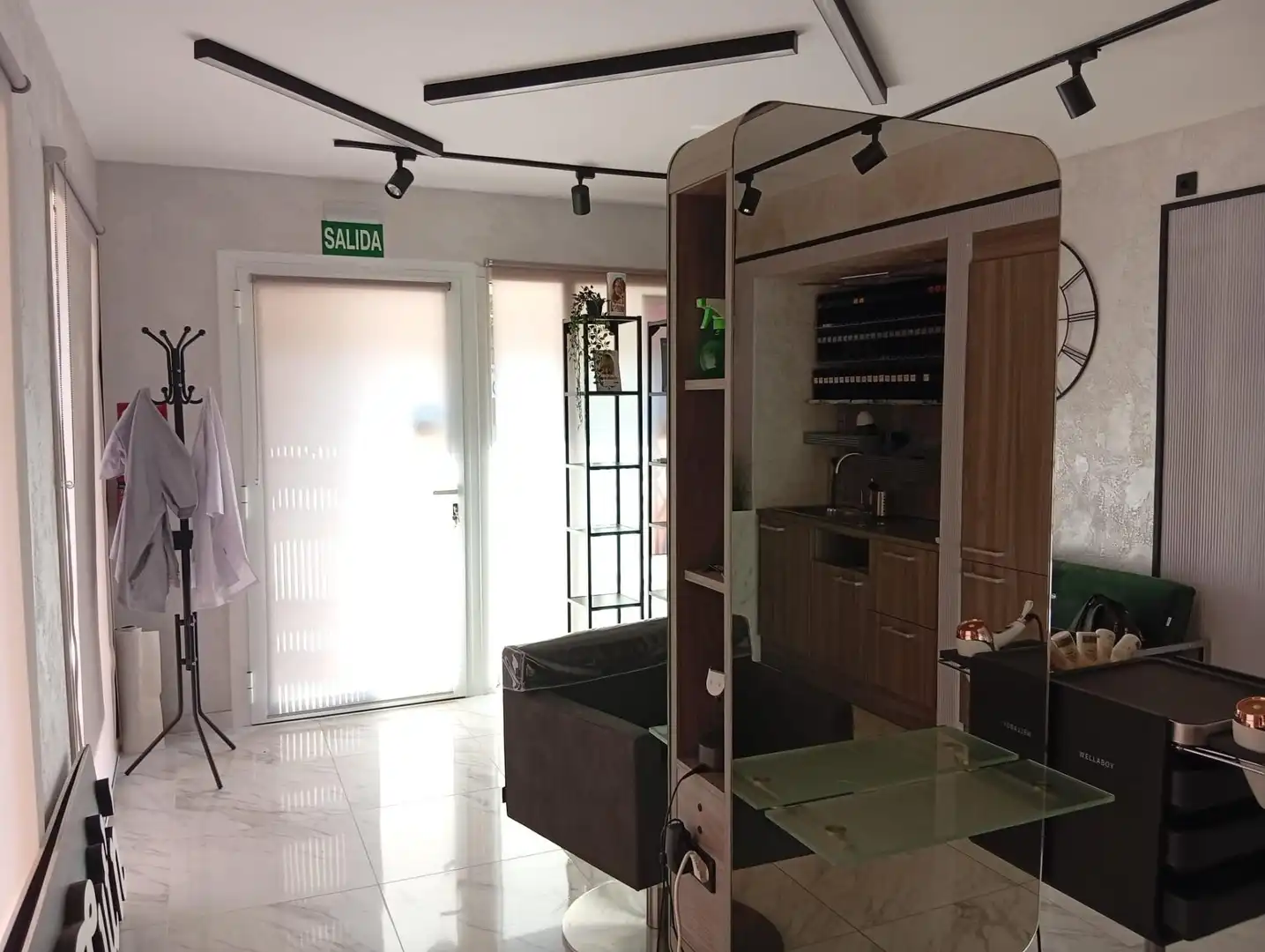 Business premises for transfer in Fenals, imagen 2