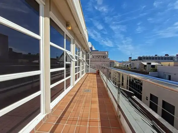 Terrassa de Dúplex en venda en Vigo  amb Calefacció, Parquet i Terrassa