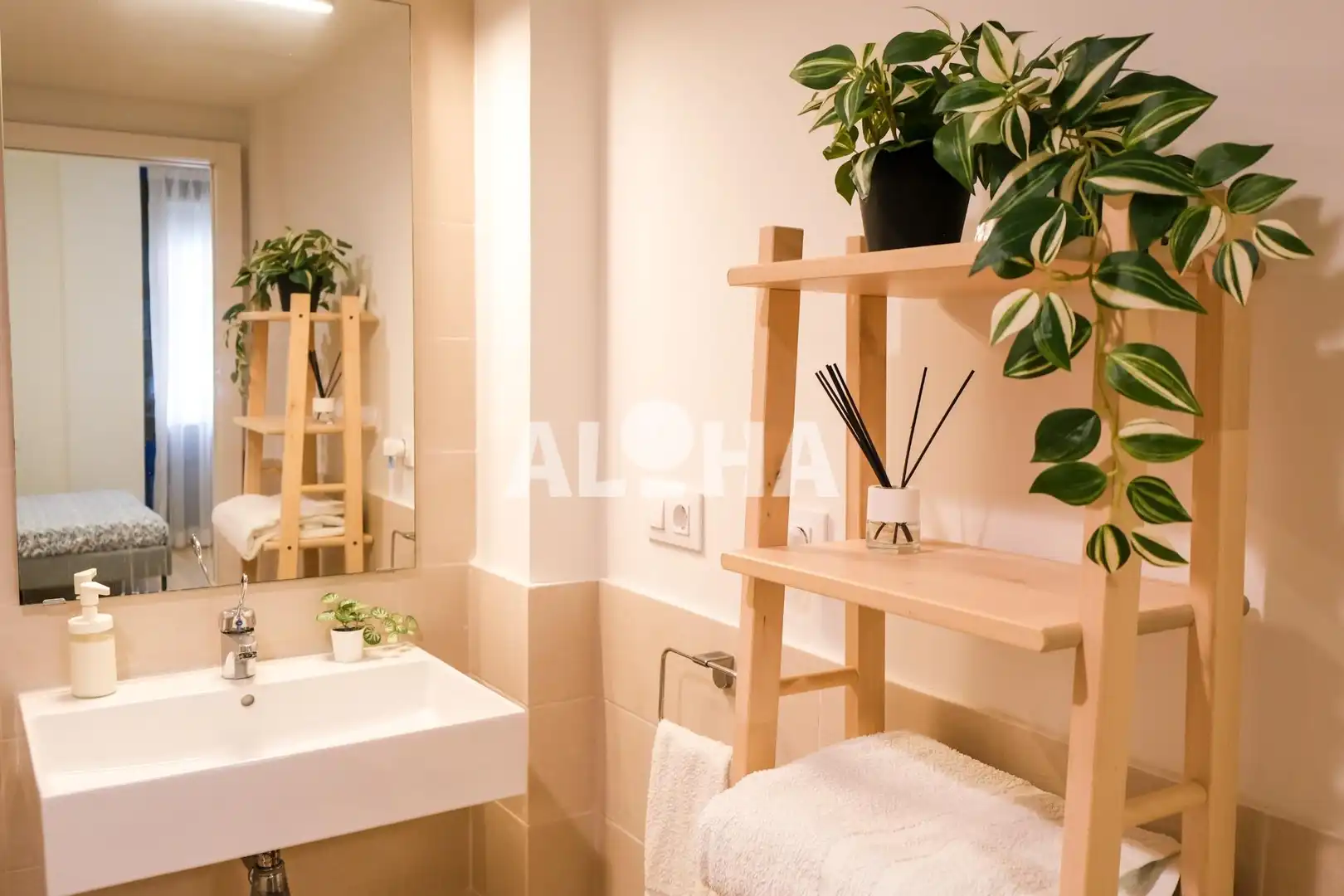 Bathroom of Flat for share in Alfara del Patriarca  with Air Conditioner