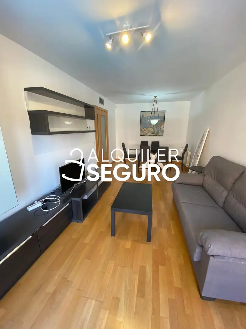 Sala d'estar de Pis de lloguer en Guadalajara amb Calefacció, Terrassa i Piscina
