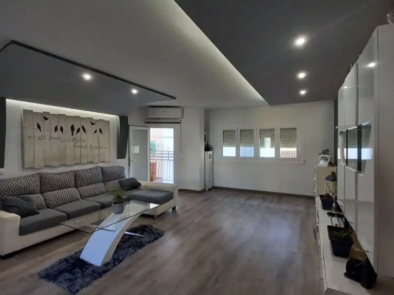 Flat with lift for sale in Carrer de Cannes 44