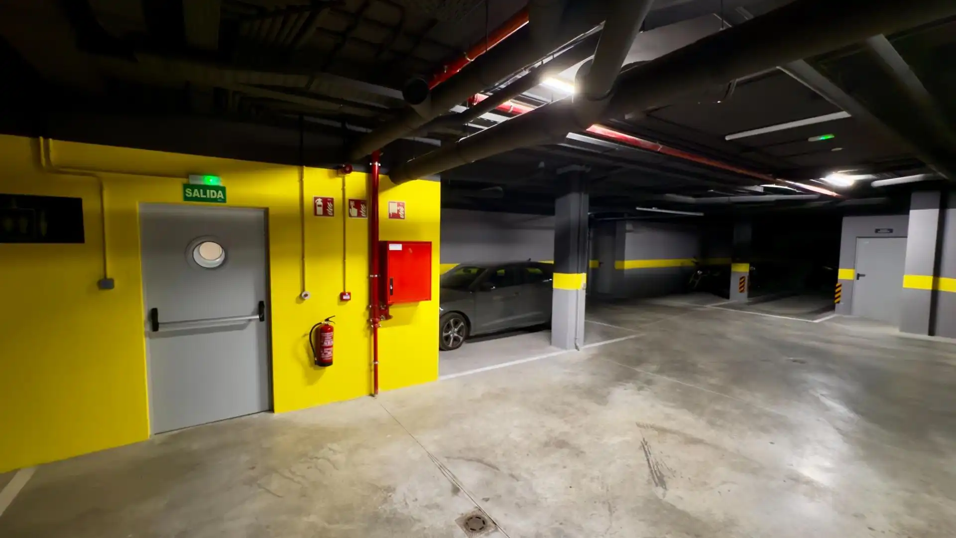 Parking of Flat for rent in Granada  with Air Conditioner, Heating and Terrace