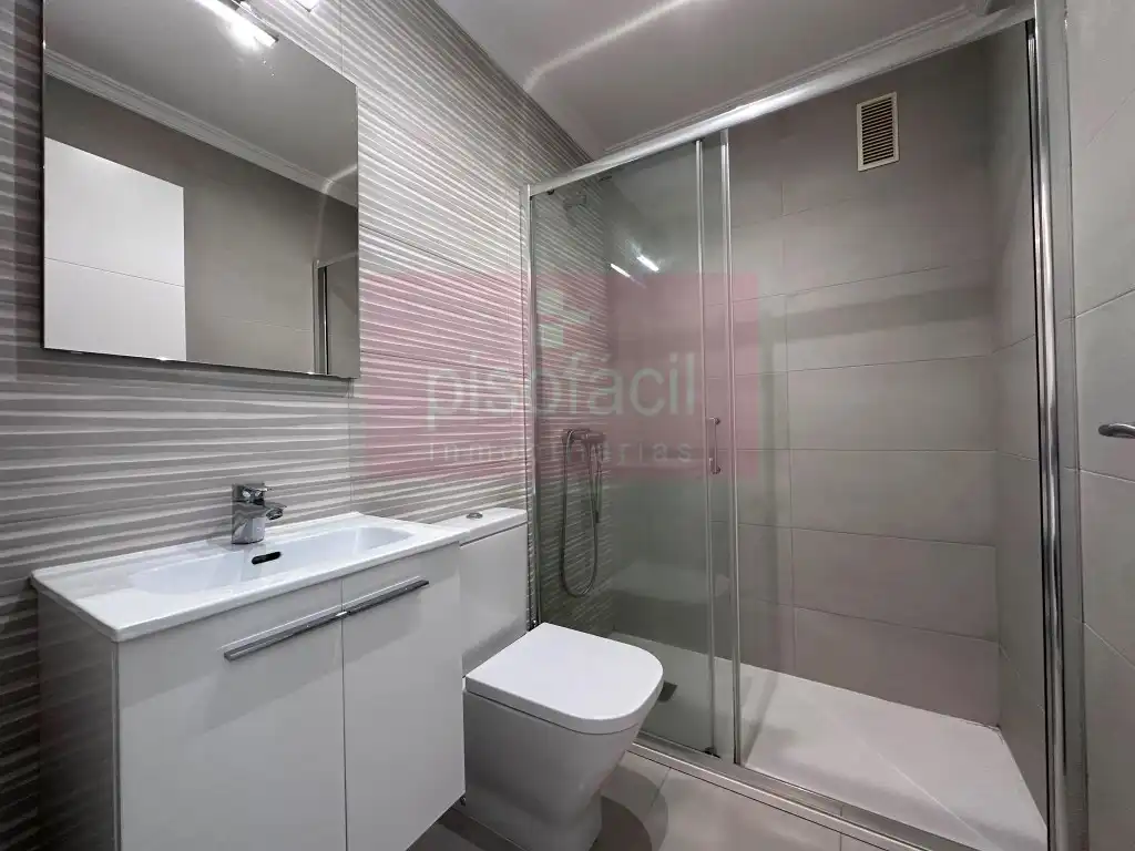 Badezimmer von Wohnung zum Verkauf in Lugo