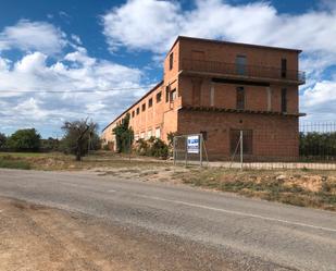 Industrial buildings to rent in Miralcamp