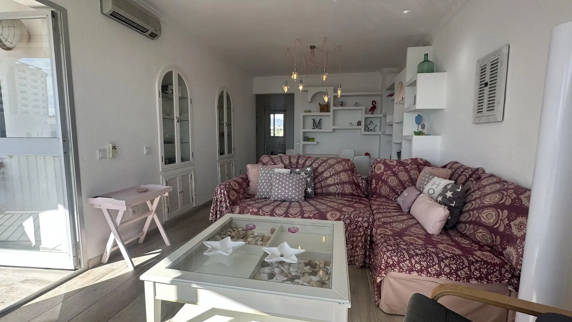 Sala d'estar de Apartament de lloguer en Fuengirola amb Jardí privat i Piscina comunitària