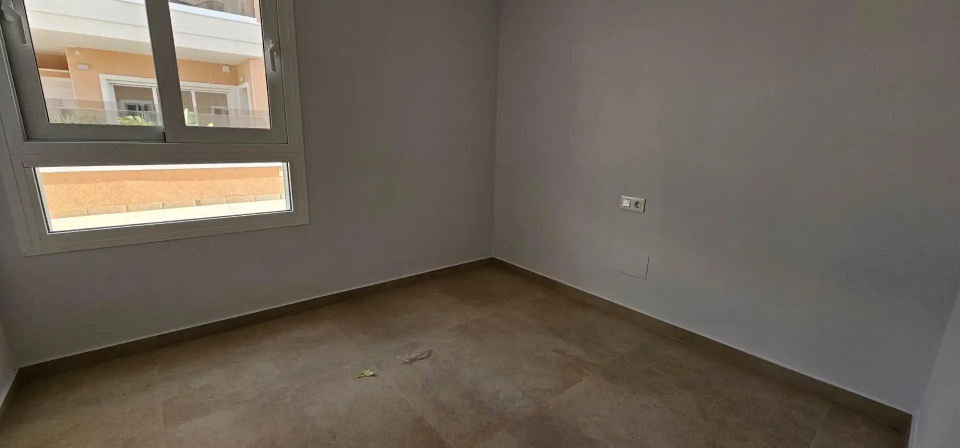 Habitación de Planta baja en venta en Guardamar del Segura con Aire acondicionado, Terraza y Amueblado