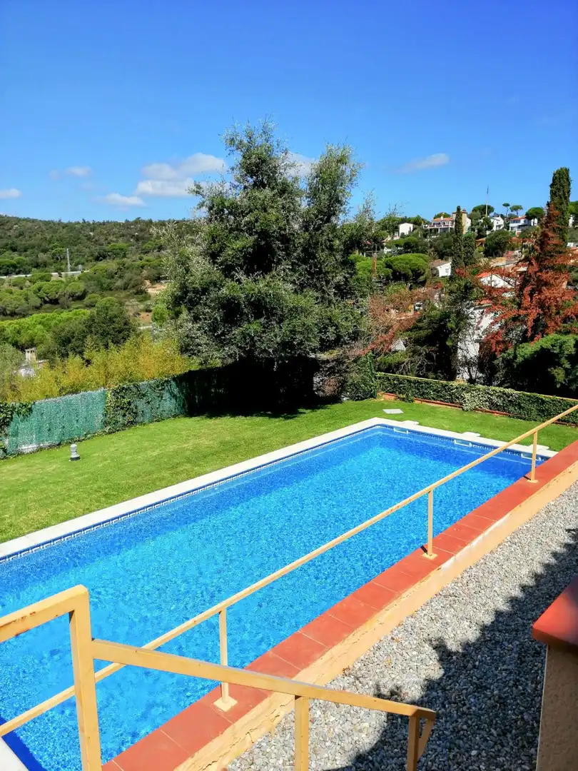 Maison mitoyenne avec terrasse à vendre à Politur