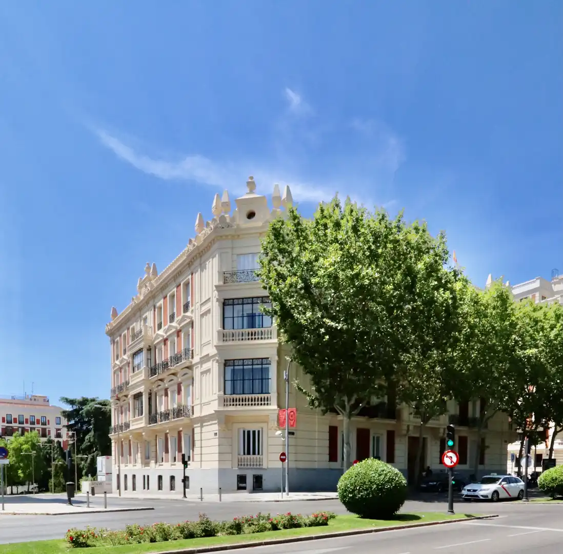 Vista exterior de Àtic en venda en Madrid amb Aire condicionat, Calefacció i Jardí privat