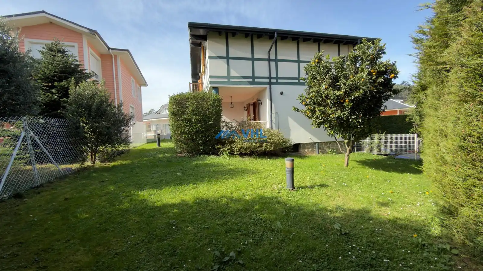 Vista exterior de Casa o xalet en venda en Castro-Urdiales amb Calefacció, Jardí privat i Traster