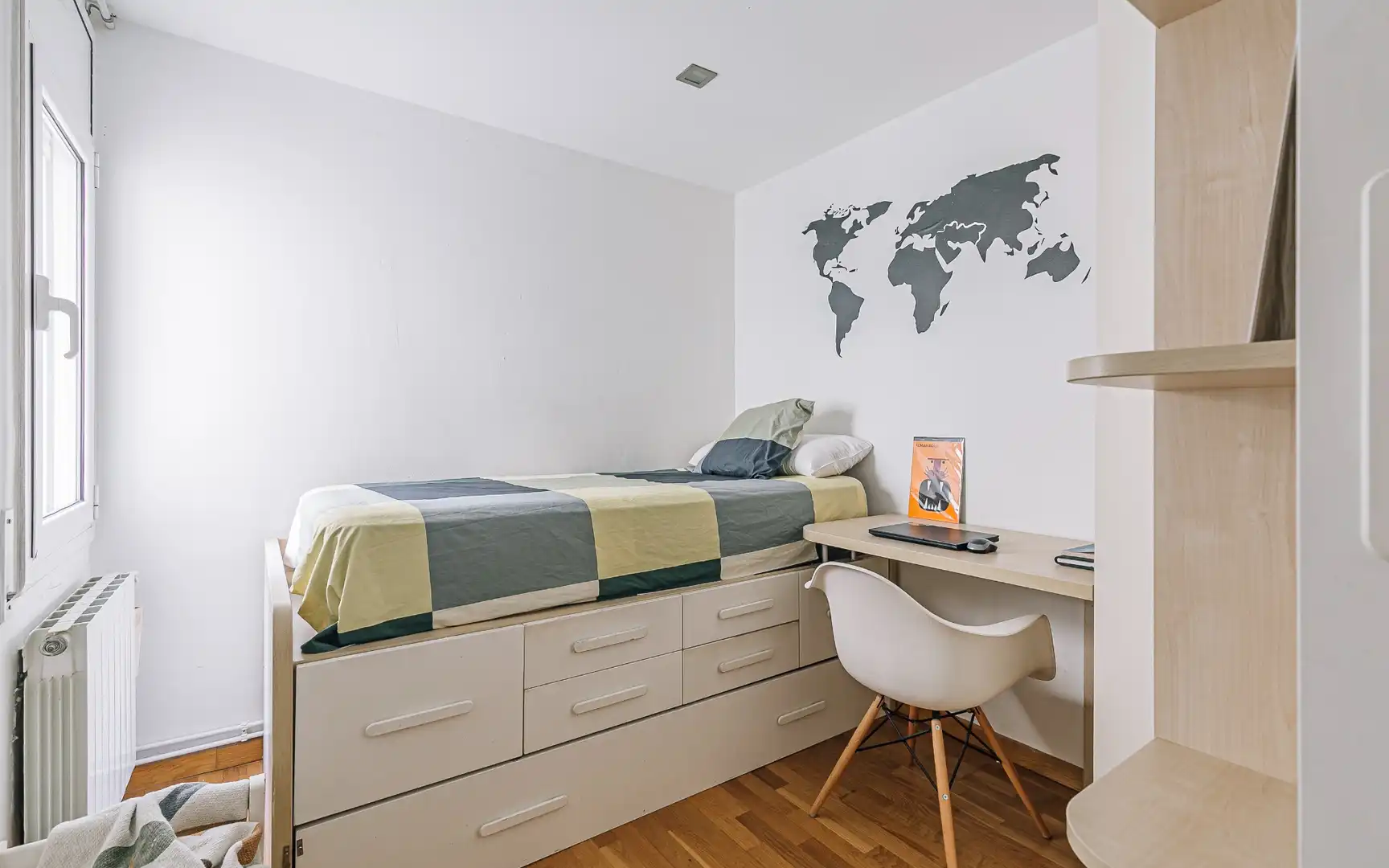 Schlafzimmer von Dachboden zum Verkauf in Barcelona mit Klimaanlage, Terrasse und Möbliert