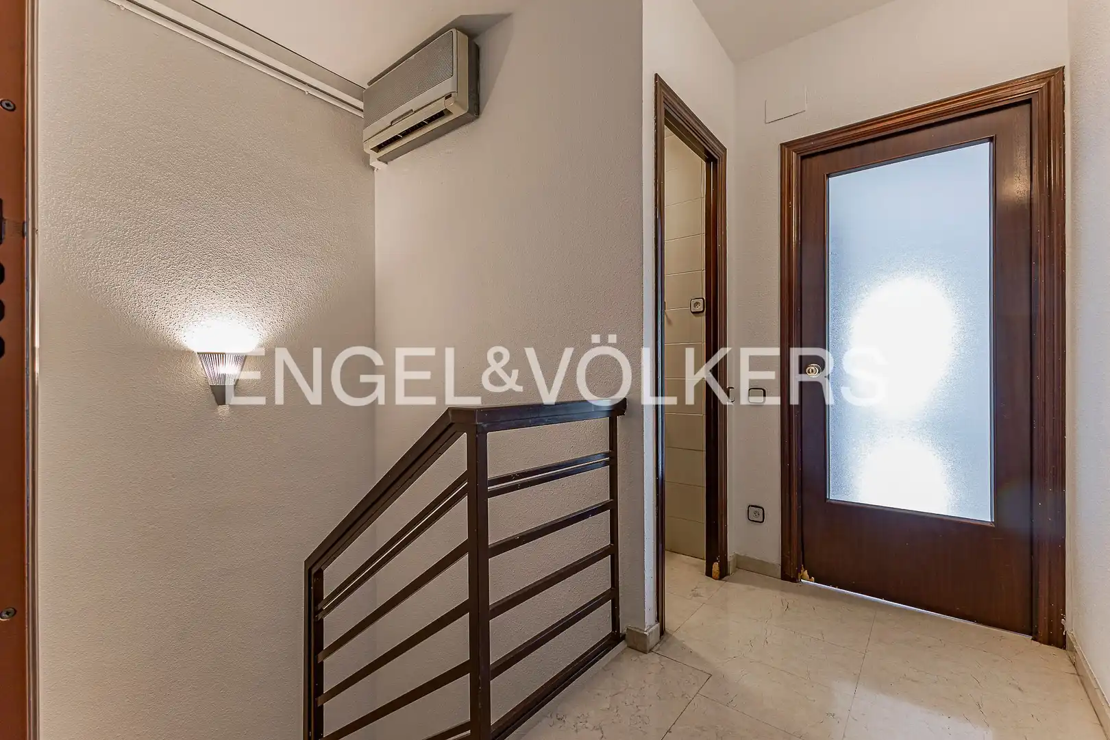 Wohnung zum Verkauf in Barcelona mit Klimaanlage, Heizung und Terrasse