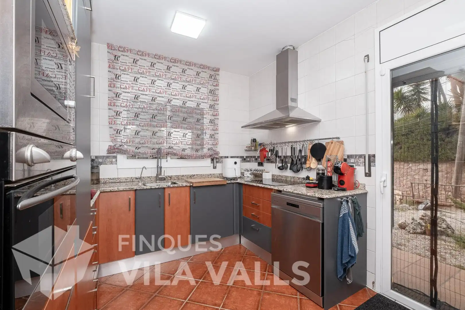 Cuina de Casa o xalet en venda en Bigues i Riells del Fai amb Jardí privat, Terrassa i Traster