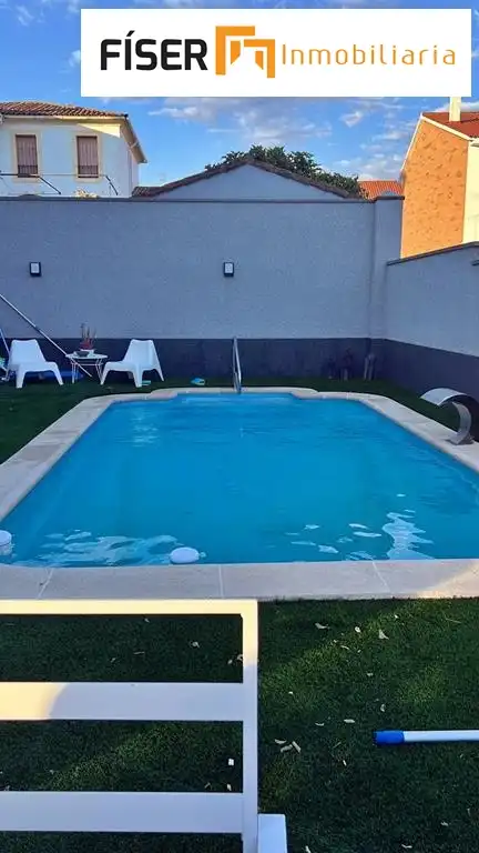 Piscina de Casa o xalet en venda en Zafra amb Aire condicionat, Calefacció i Jardí privat