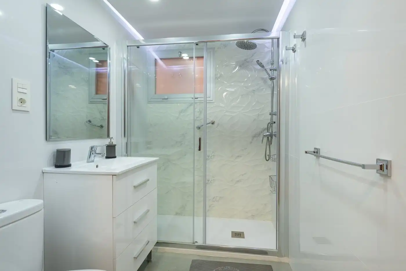 Badezimmer von Wohnung zur Miete in Málaga mit Klimaanlage, Terrasse und Möbliert