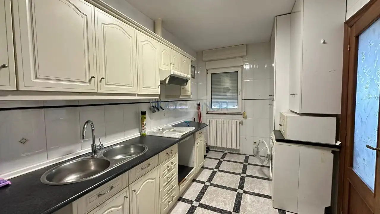 Piso en venta en Avenida Puente de Hierro