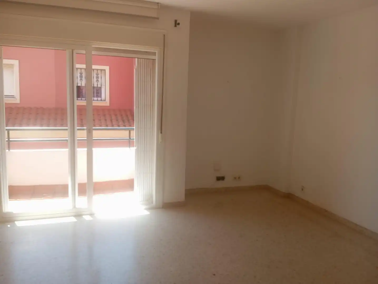 Schlafzimmer von Einfamilien-Reihenhaus zum Verkauf in Algeciras mit Privatgarten und Gemeinschaftspool