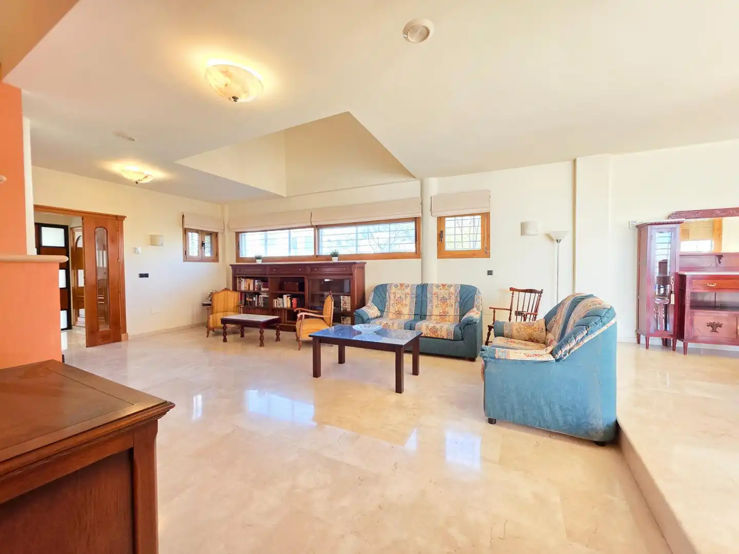 Sala de estar de Casa adosada en venta en Jaén con Aire acondicionado, Calefacción y Jardín privado
