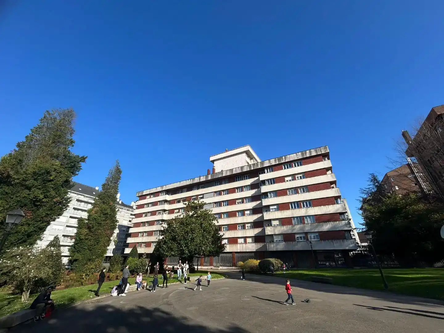 Vista exterior de Pis en venda en Oviedo  amb Balcó