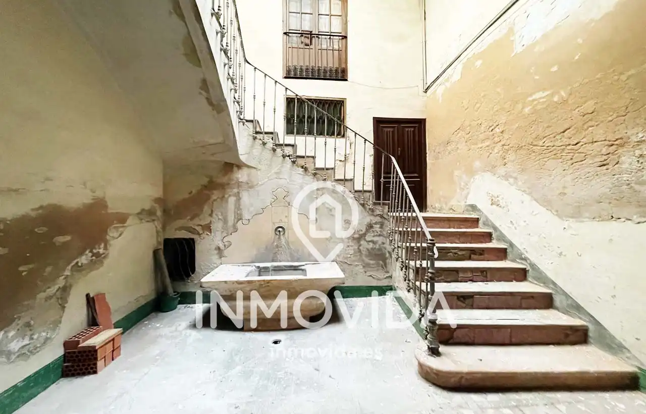 Haus zum Verkauf in Carrer Canonge Cebrià 13
