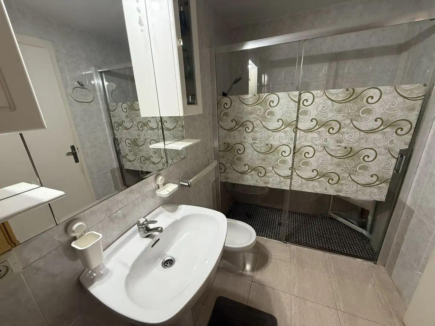 Badezimmer von Erdgeschoss zum Verkauf in Muro mit Abstellraum und Ofen