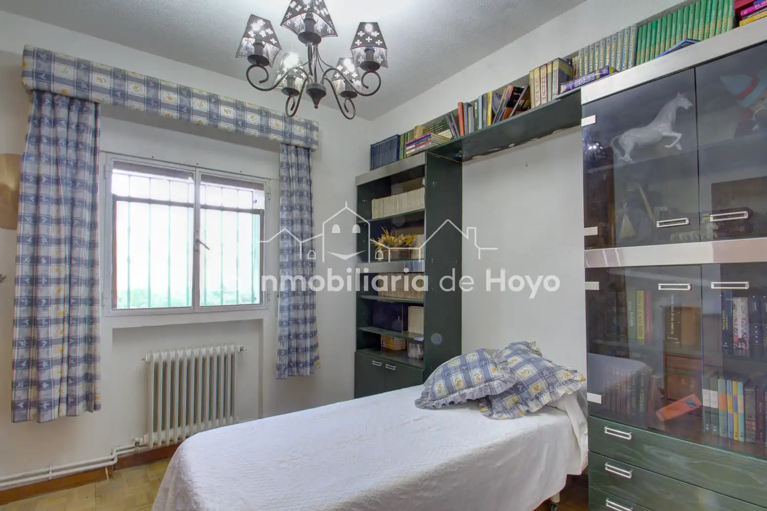 Dormitori de Casa o xalet en venda en Hoyo de Manzanares amb Calefacció, Jardí privat i Terrassa