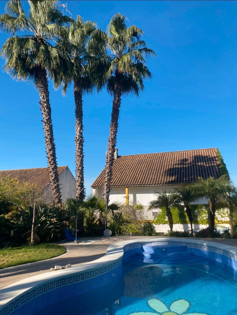 Vista exterior de Casa o xalet en venda en  Córdoba Capital amb Aire condicionat, Jardí privat i Piscina