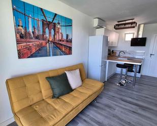 Sala d'estar de Apartament de lloguer en Mogán amb Aire condicionat, Terrassa i Moblat