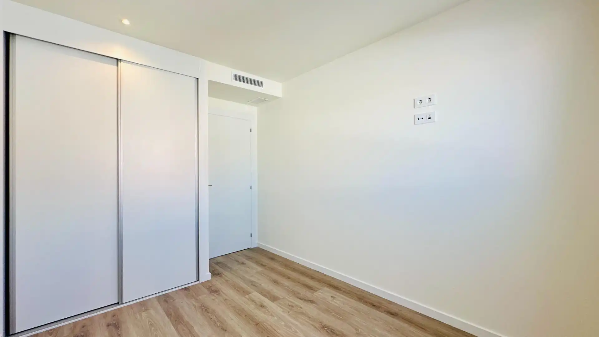 Dormitori de Apartament en venda en Finestrat amb Aire condicionat, Jardí privat i Terrassa
