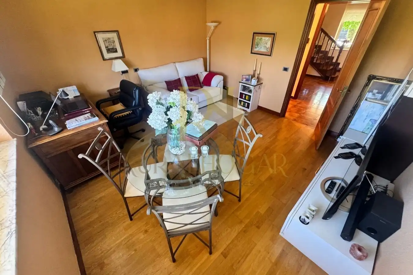 Sala de estar de Casa o chalet en venta en Santovenia de la Valdoncina con Calefacción, Jardín privado y Parquet