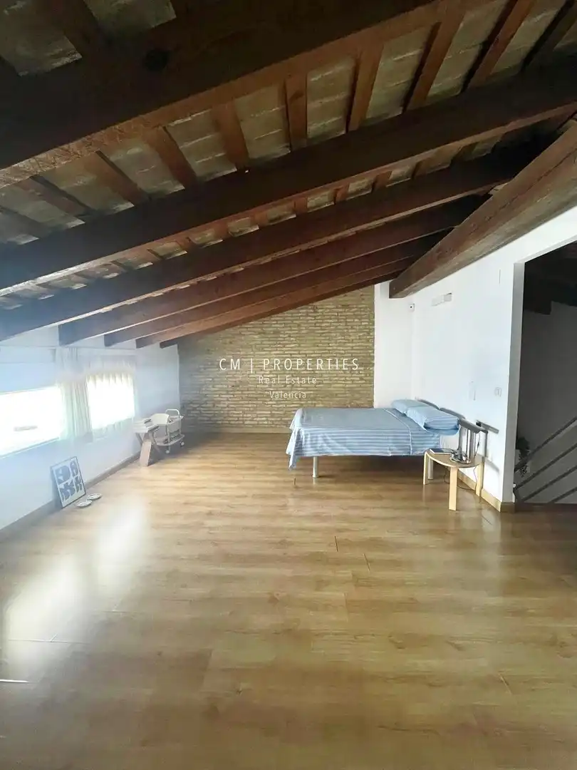 Bedroom of Duplexes for rent in Valencia  with Air Conditioner, Heating and Parquet flooring
