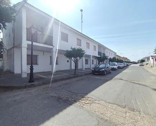 Vista exterior de Casa adosada en venda en Alagón del Río amb Jardí privat, Traster i Balcó