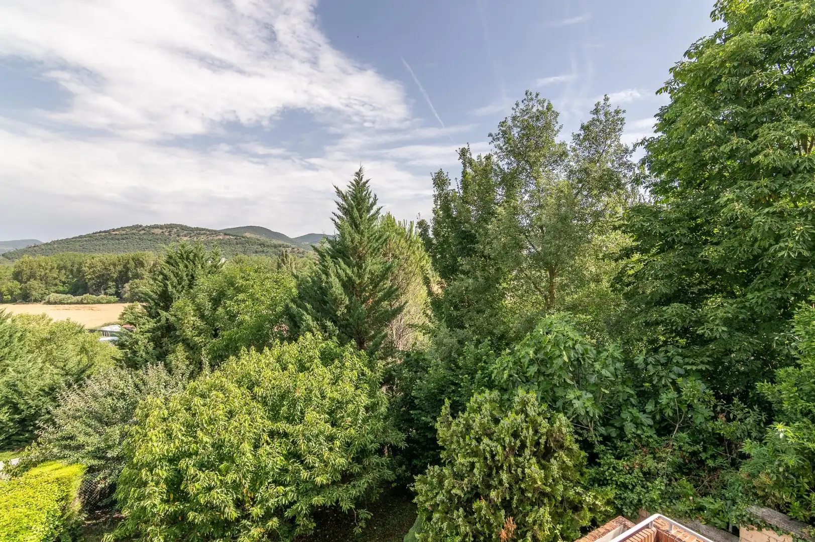 Garten von Einfamilien-Reihenhaus zum Verkauf in Valle de Egüés / Eguesibar mit Klimaanlage, Heizung und Privatgarten
