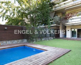 Exterior view of Apartment to rent in  Barcelona Capital  with Air Conditioner and Swimming Pool