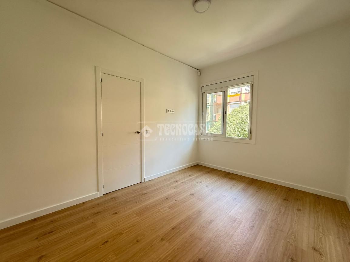 Bedroom of Flat for sale in  Barcelona Capital  with Parquet flooring