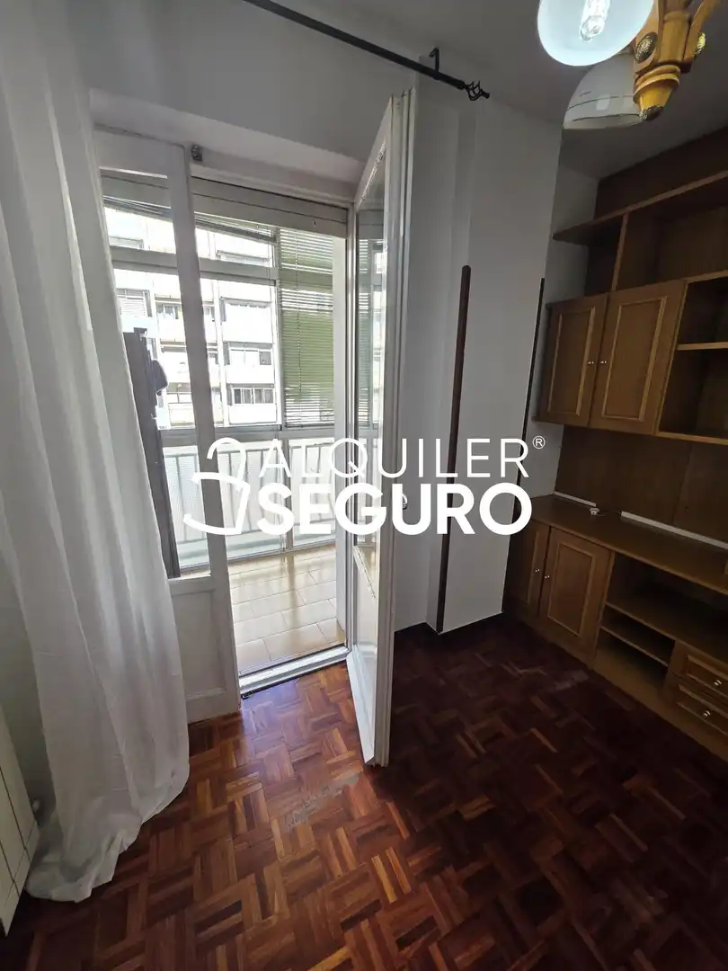 Habitación de Piso de alquiler en Burgos con Calefacción, Terraza y Amueblado