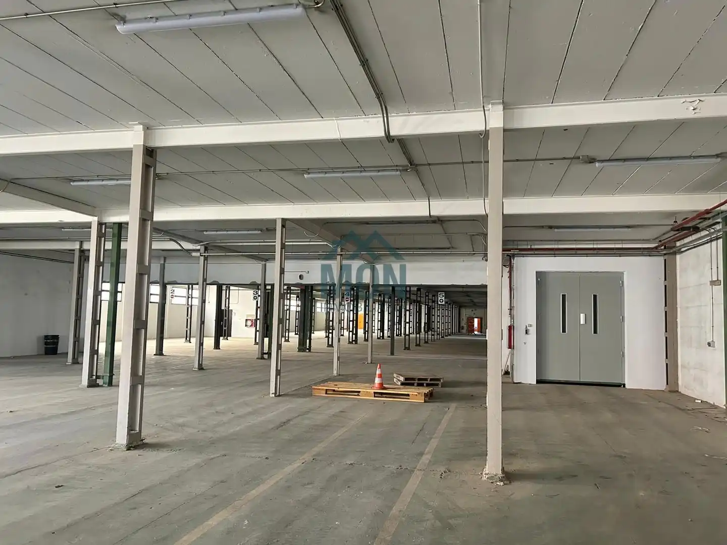 Industrial building with lift to rent in Fuente del Jarro, imagen 18