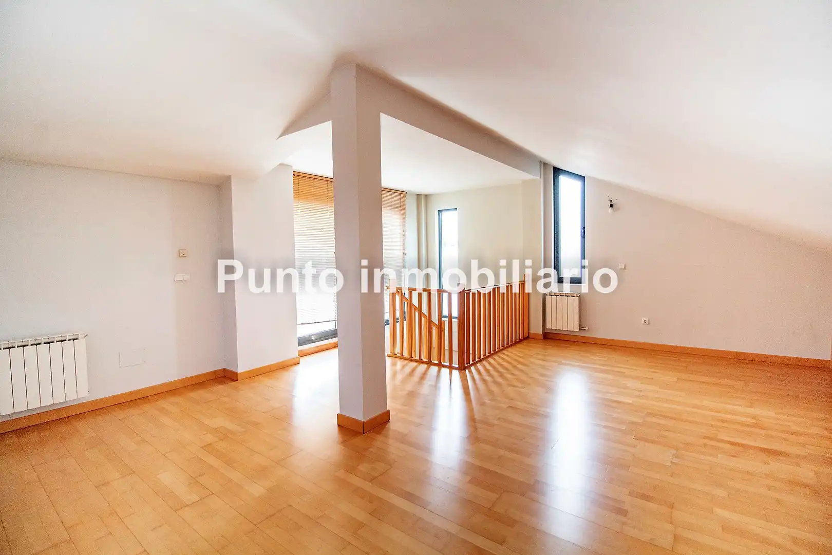 Living room of Houses for sale in Valladolid  with Heating, Private garden and Parquet flooring