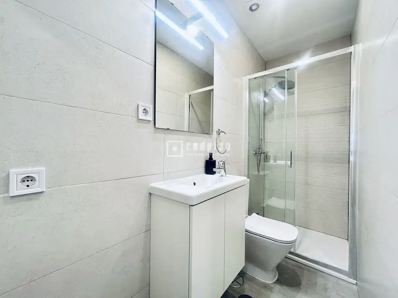 Baño de Piso en venta en Madrid con Terraza, Amueblado y Alarma