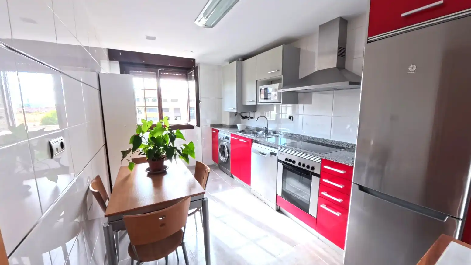 Cocina de Piso de alquiler en  Logroño con Aire acondicionado, Calefacción y Jardín privado