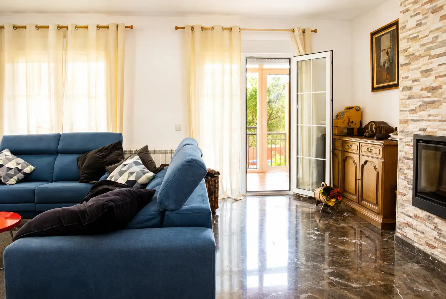 Wohnzimmer von Einfamilien-Reihenhaus zum Verkauf in Valdemorillo mit Privatgarten, Terrasse und Abstellraum