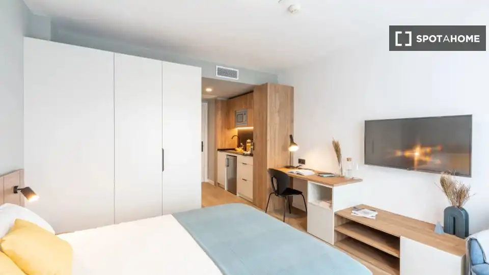 Bedroom of Flat for rent in Madrid  with Air Conditioner, Heating and Furnished
