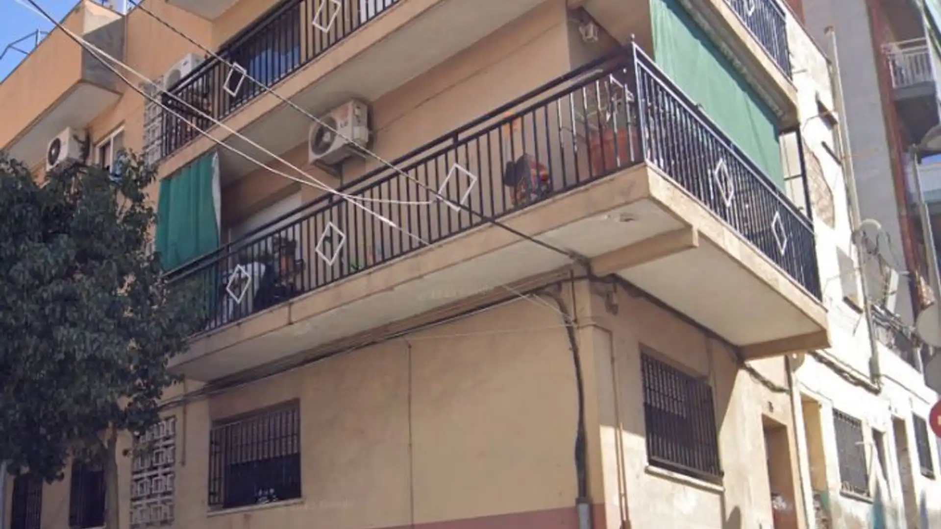 Vista exterior de Local en venta en Badalona